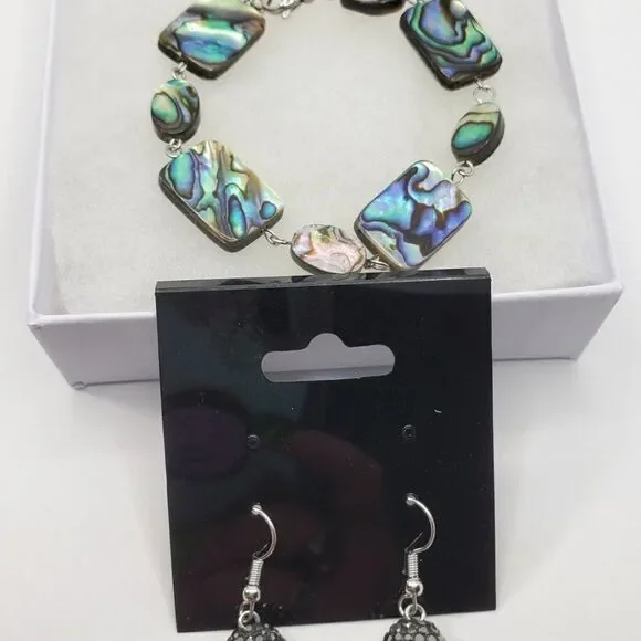 Hand Crafted Natural Shell Jewelry Set - Picture 4 of 15